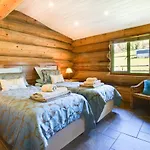 4 Bed In Oc-nb575 * Alston